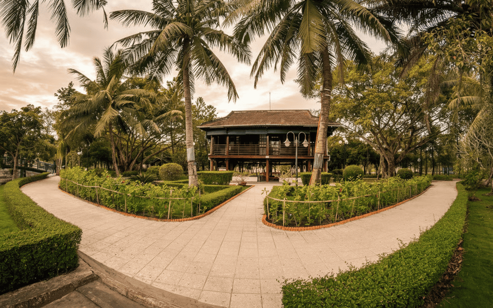 Khu tưởng niệm Chủ tịch Hồ Ch&iacute; Minh